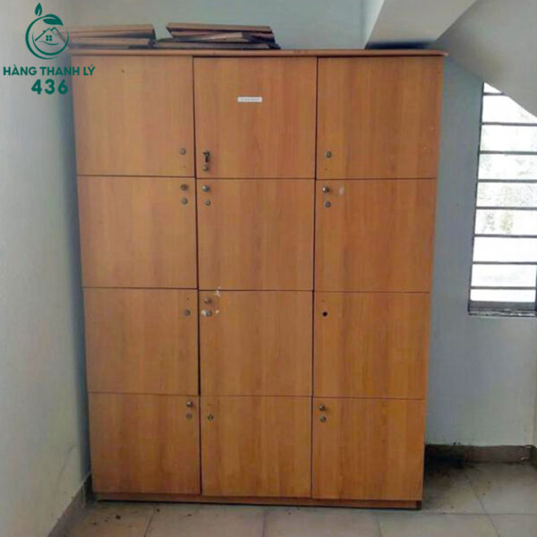 tu locker cu van go nau 12 ngan nhieu o rieng biet