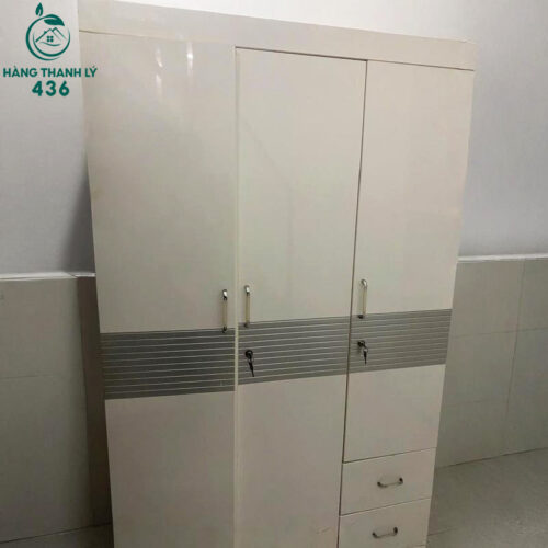 tu quan ao trang cu co hoc keo va thanh treo tien dung 2