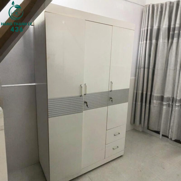 tu quan ao trang cu co hoc keo va thanh treo tien dung 3