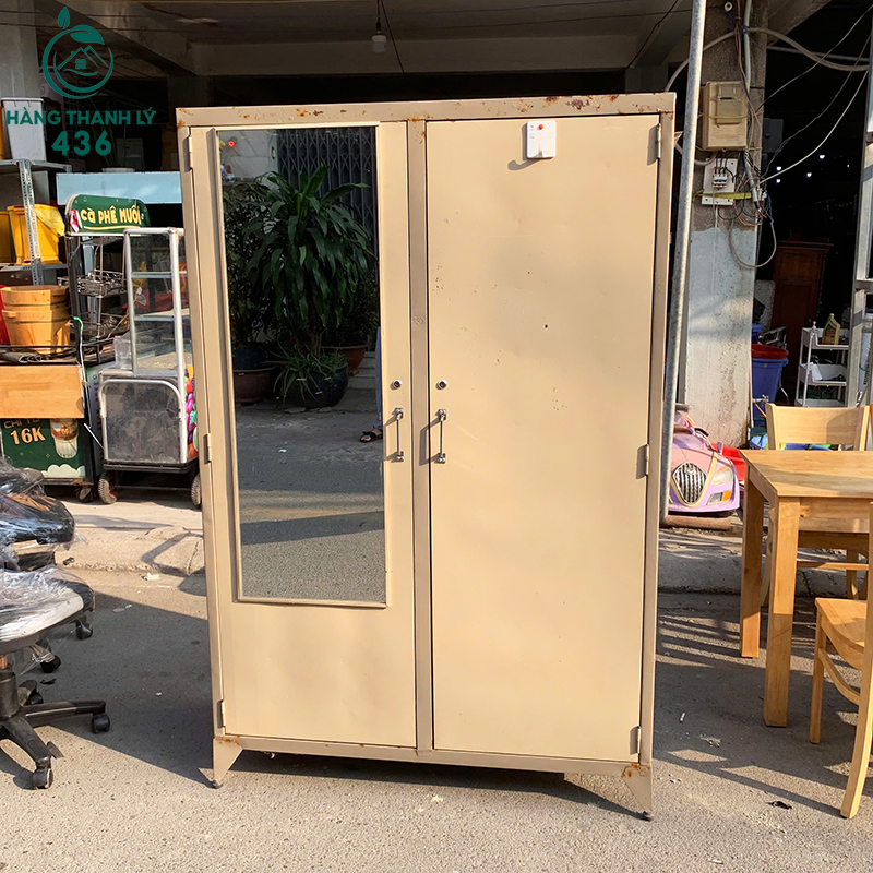 Tủ Sắt Cũ 2 Cánh 1M2X1M8X50CM Để Quần Áo Kèm Gương Soi tu-sat-cu-2-canh-1m2x1m8x50cm-de-quan-ao-kem-guong-soi-1 Tủ Sắt Cũ 2 Cánh 1M2X1M8X50CM Để Quần Áo Kèm Gương Soi