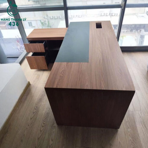 ban giam doc cu 1m8x1m6x76cm co hoc tu ben hong 1