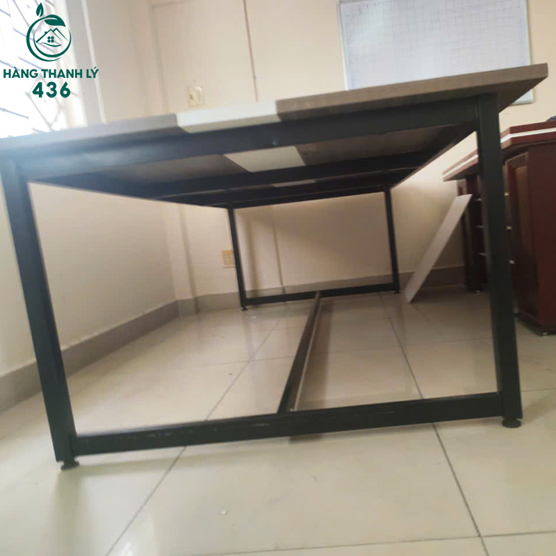 Bàn Họp Cũ 1M2X2M4X75CM Chân Sắt Mặt Gỗ Phối Sọc Trắng ban-hop-cu-1m2x2m4x75cm-chan-sat-mat-go-phoi-soc-trang-2 Bàn Họp Cũ 1M2X2M4X75CM Chân Sắt Mặt Gỗ Phối Sọc Trắng