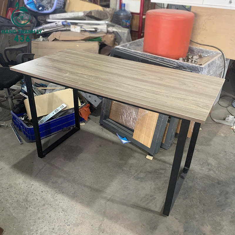 Bàn Làm Việc Cũ 1M2X59CM Vân Gỗ Nâu Chân Sắt Chữ U ban-lam-viec-cu-1m2x59cm-van-go-nau-chan-sat-chu-u-1 Bàn Làm Việc Cũ 1M2X59CM Vân Gỗ Nâu Chân Sắt Chữ U