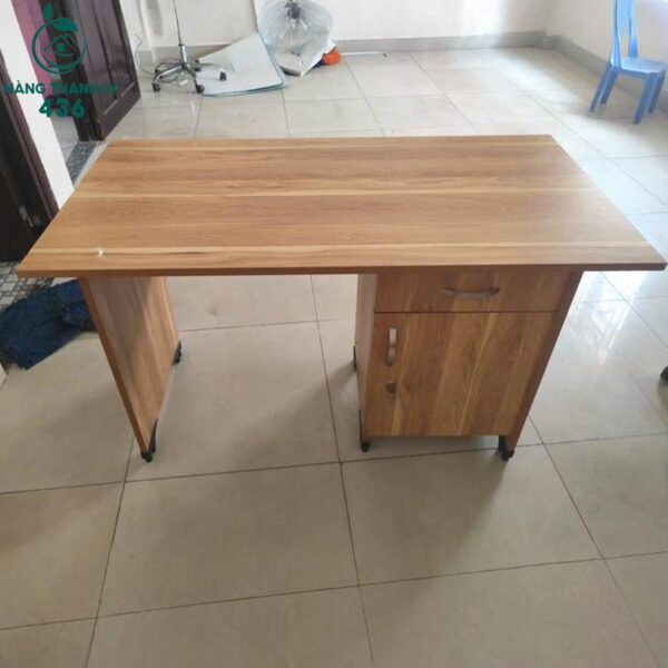 ban lam viec cu 1m2x60cmx75cm go mau sang co hoc 1