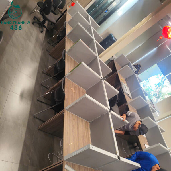 Bàn Làm Việc Cũ 80CMX60CM Có Vách Ngăn Gỗ Màu Nâu Vân