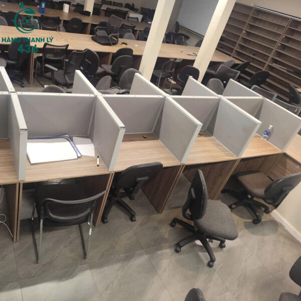 Bàn Làm Việc Cũ 80CMX60CM Có Vách Ngăn Gỗ Màu Nâu Vân