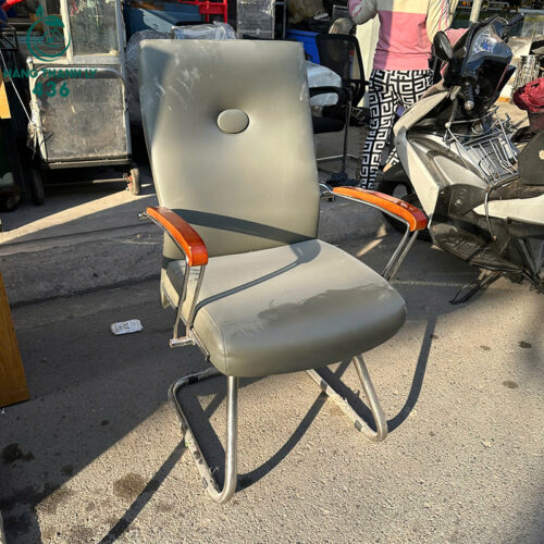 Ghế Chân Quỳ Cũ Bọc Da Màu Đen Tay Gỗ