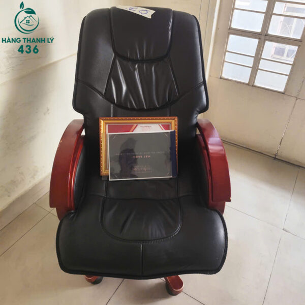 ghe-giam-doc-cu-da-den-tay-go-co-nga-lung (2) ghe giam doc cu da den tay go co nga lung 2