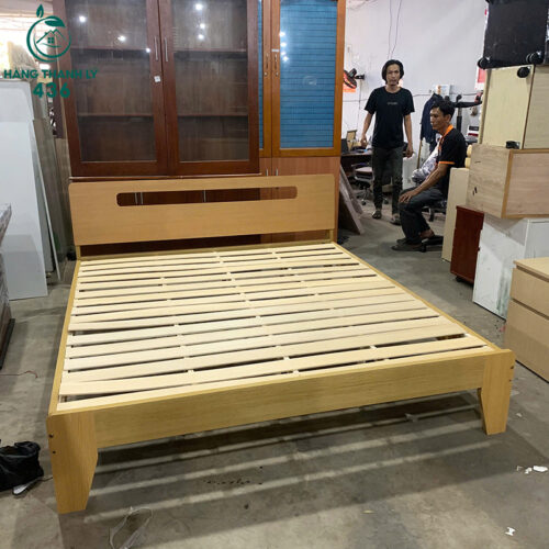 giuong ngu cu 1m8x2m mau vang nhat 1