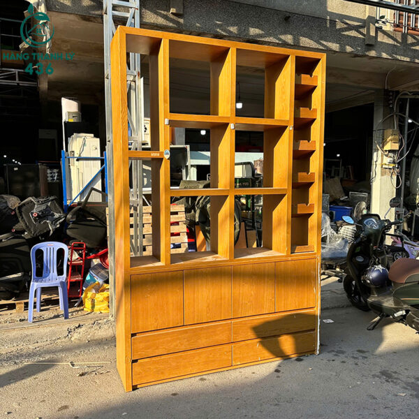 ke go trung bay cu 1m7x2m5 dang dung nhieu o 2