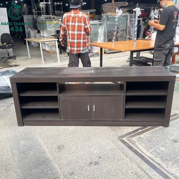 ke tivi cu 1m8x50cmx62cm co hoc tu o giua mau van go 4