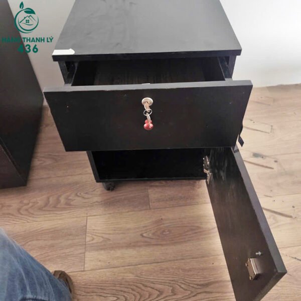 tu phu ban lam viec cu co khoa an toan 2