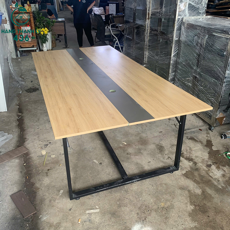 Bàn Họp Cũ Chân Sắt Chữ U Vân Gỗ Nâu 2m4 4 2m4x1m2 15tr3 copy