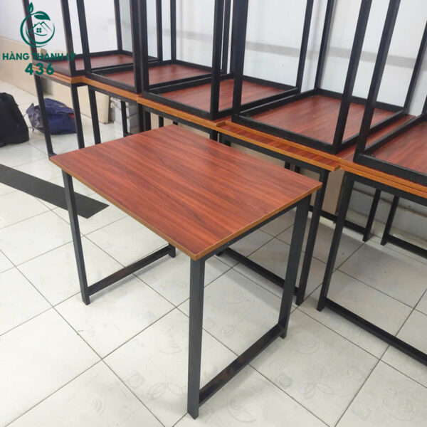 ban cafe cu mat go chan sat 1 Copy