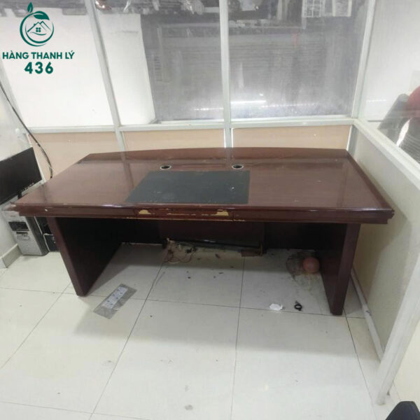 ban giam doc cu 1m8x85cmx77cm co hoc keo tien loi 1