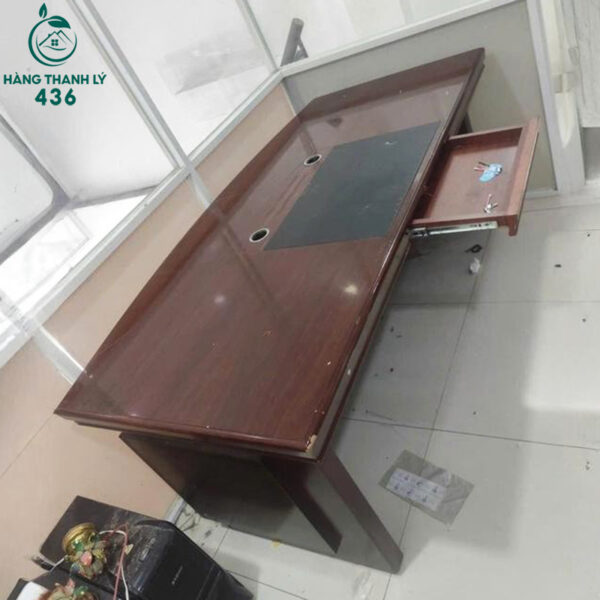 ban giam doc cu 1m8x85cmx77cm co hoc keo tien loi 2