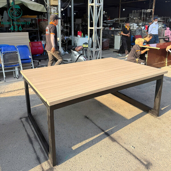 ban hop cu 1m2x1m76 mat go chan sat chu u 2