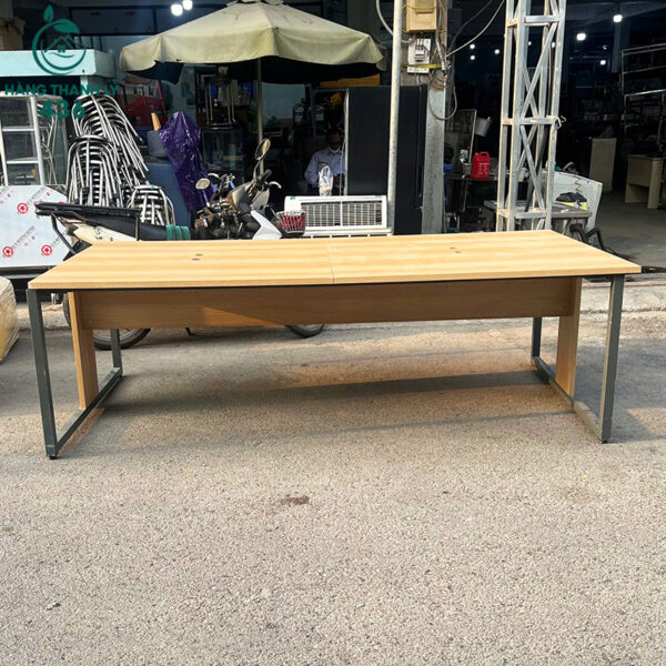 ban hop cu 1m2x2m4 chan sat cum 4 nguoi 2