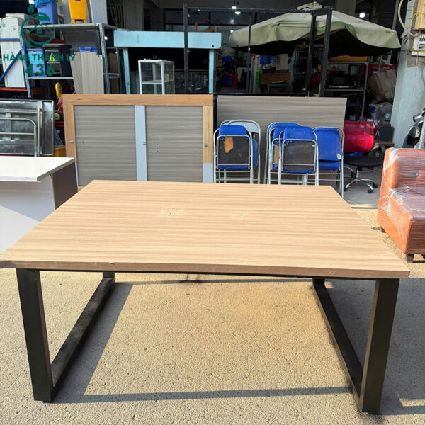 ban-hop-van-phong-cu-1m2x1m6-khung-sat-mat-van-go (2) ban hop van phong cu 1m2x1m6 khung sat mat van go 2