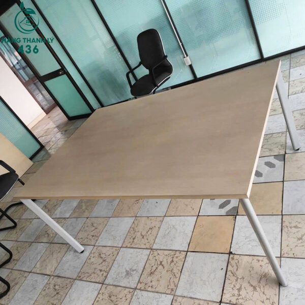 ban lam viec cu 1m2x1m8x75cm chan sat 3