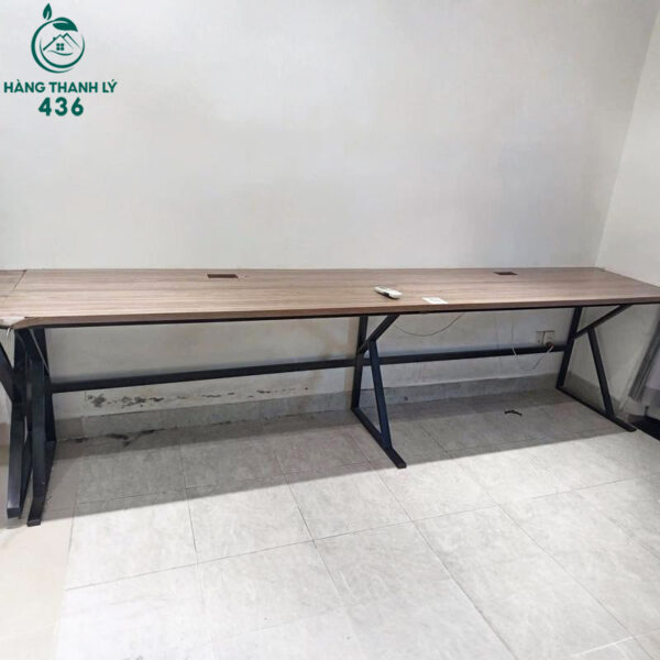 ban lam viec cu 2m4x60cm chan sat chu k