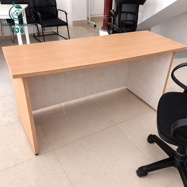 ban lam viec cu mau vang kem mat go cong 1 1