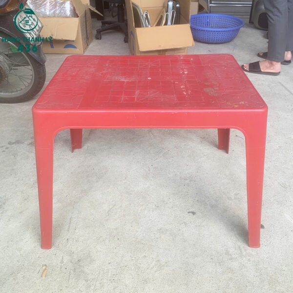 ban-nhua-cu-mau-do (2) ban nhua cu mau do 2