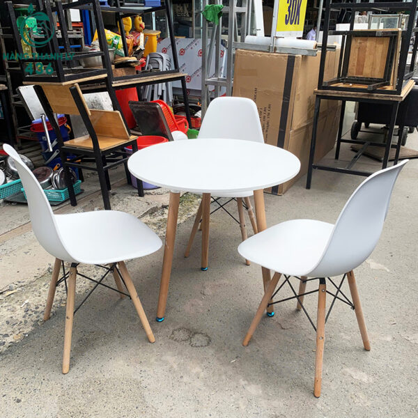 bo ban tron cu eames trang kem 3 ghe 1