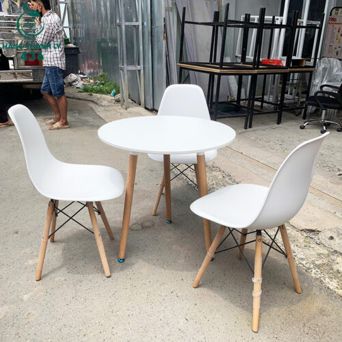 bo ban tron cu eames trang kem 3 ghe 4