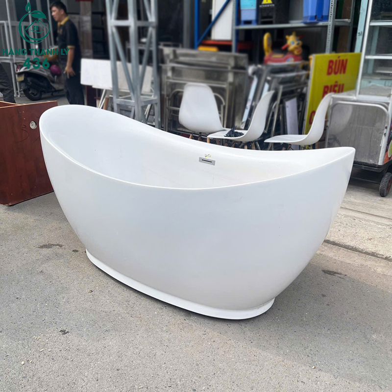 Bồn Tắm Nhựa Trắng Cũ Kiểu Dáng Hình Thuyền bon-tam-nhua-trang-cu-kieu-dang-hinh-thuyen-1 Bồn Tắm Nhựa Trắng Cũ Kiểu Dáng Hình Thuyền