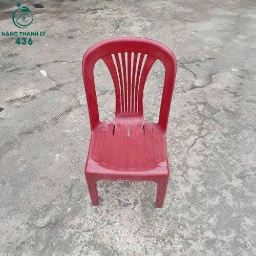 Ghế nhựa cũ màu đỏ hàng số lượng nhiều