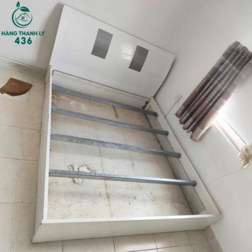 giuong ngu cu 1m6 mau trang khung go ben 1