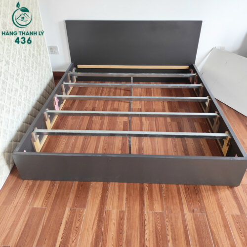 giuong ngu cu 1m8x2m go cong nghiep mau xam 1
