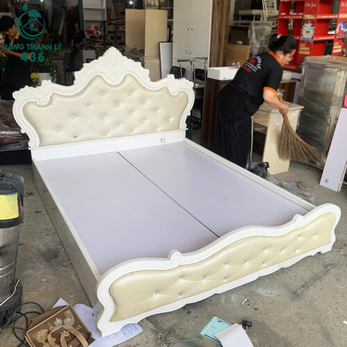 giuong ngu cu mau trang ket hop da boc 1