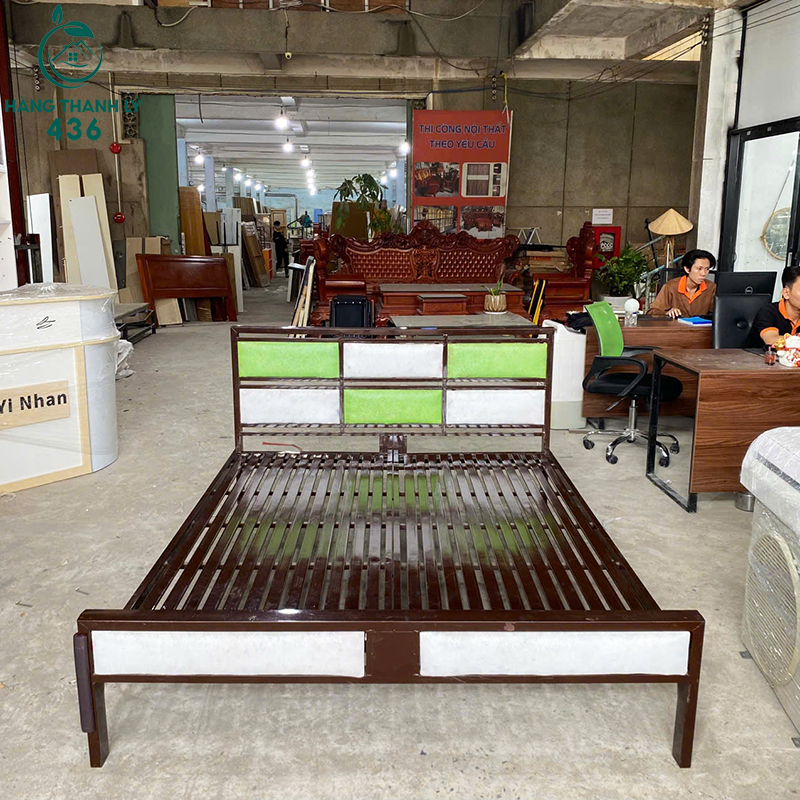 Giường Sắt Cũ 1M6X2M Màu Nâu Đầu Giường Bọc Đệm giuong-sat-cu-1m6x2m-mau-nau-dau-giuong-boc-dem-3 Giường Sắt Cũ 1M6X2M Màu Nâu Đầu Giường Bọc Đệm