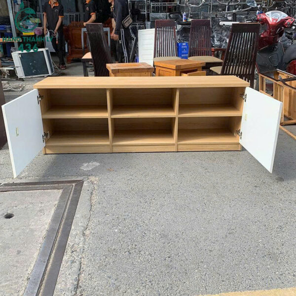 ke tivi thap cu mau trang kem van go vang thiet ke hien dai 1