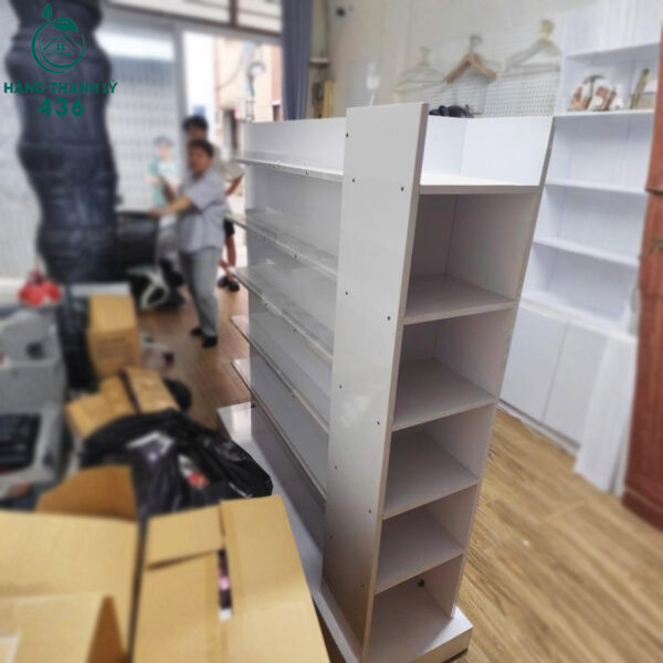 ke trung bay cu 1m5x30cmx1m5 mau trang nhieu ngan 1