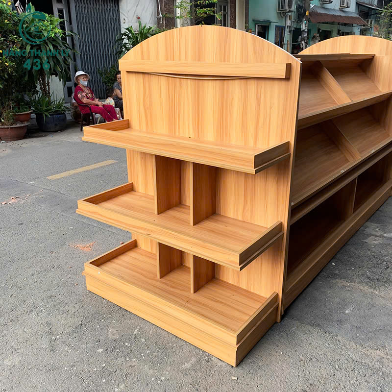 Kệ Trưng Bày Cũ 3M1X1MX1M35 2 Mặt Bằng Gỗ Nhiều Tầng ke-trung-bay-cu-2-mat-bang-go-nhieu-tang-6 Kệ Trưng Bày Cũ 3M1X1MX1M35 2 Mặt Bằng Gỗ Nhiều Tầng
