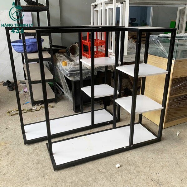 ke trung bay cu nhieu tang khung sat 1