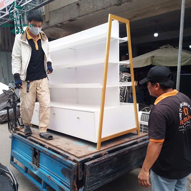 lo-ban-ghe-quan-an-cu-duoc-hang-thanh-ly-436-nhap-ve-kho-chuan-bi-cho-khach-hang-1 Hàng Thanh Lý 436 Khai Xuân – Nhộn Nhịp Xuất Nhập Kho Đầu Năm