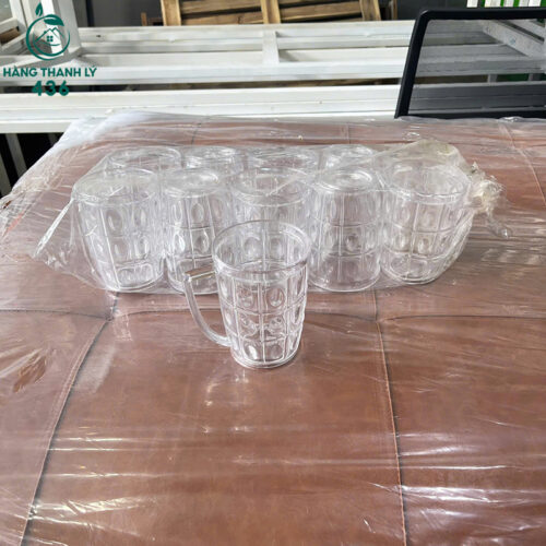 ly nhua cu mau trong de cam nam 1