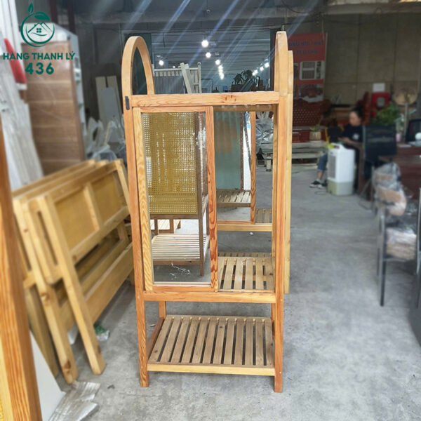 mau ke trung bay cu 75cm1m8x55cm co luoi may trang tri 1