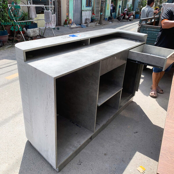 quay-thu-ngan-cu-1m85x60cmx1m1-mau-xam-xi-mang (4) quay thu ngan cu 1m85x60cmx1m1 mau xam xi mang 4