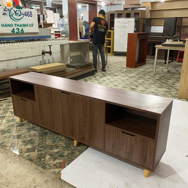 thanh ly ke tivi 1m8x60cmx35cm 2 canh van go nau moi 99 3