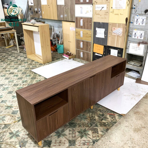 thanh ly ke tivi 1m8x60cmx35cm 2 canh van go nau moi 99 4