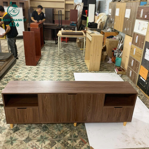 thanh ly ke tivi 1m8x60cmx35cm 2 canh van go nau moi 99 5