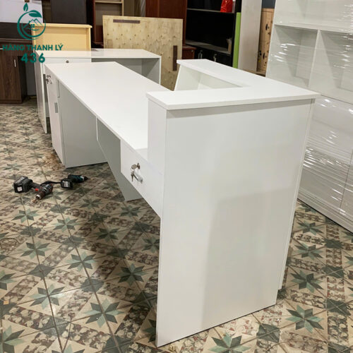 Thanh Lý Quầy Lễ Tân 2M4X1MX60CMX75CM Màu Trắng Phối Chỉ Đỏ 2 thanh ly quay le tan 2m4x1mx60cmx75cm mau trang phoi chi do 2