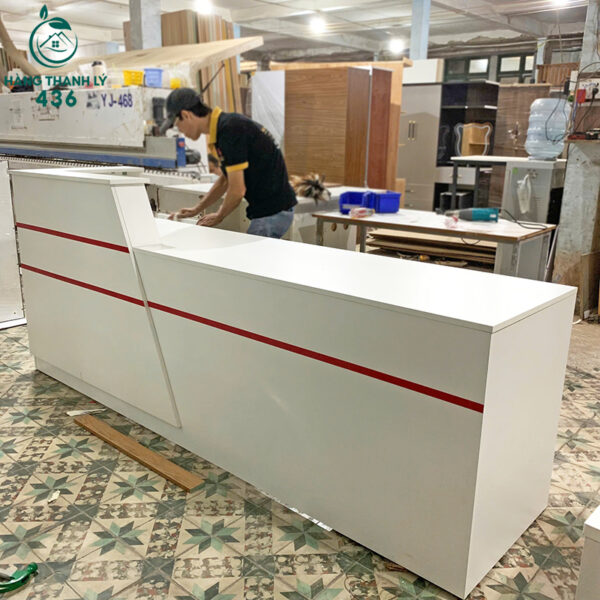 thanh-ly-quay-le-tan-2m4x1mx60cmx75cm-mau-trang-phoi-chi-do (3) thanh ly quay le tan 2m4x1mx60cmx75cm mau trang phoi chi do 3