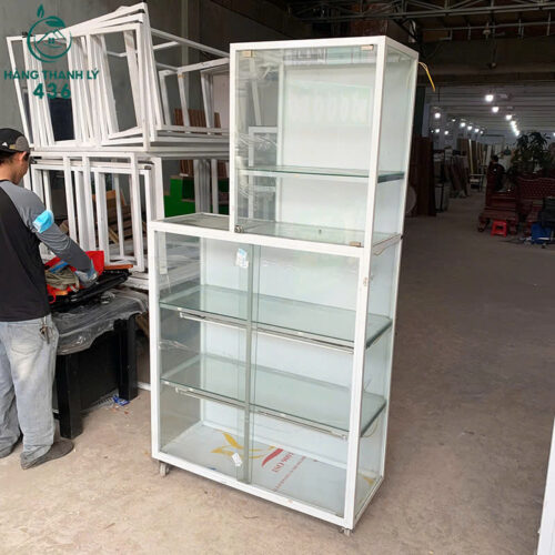 tu kinh cu 1m07x42cmx2m nhieu tang co banh xe di chuyen 4