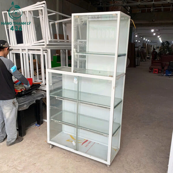 tu kinh cu 1m07x42cmx2m nhieu tang co banh xe di chuyen 4